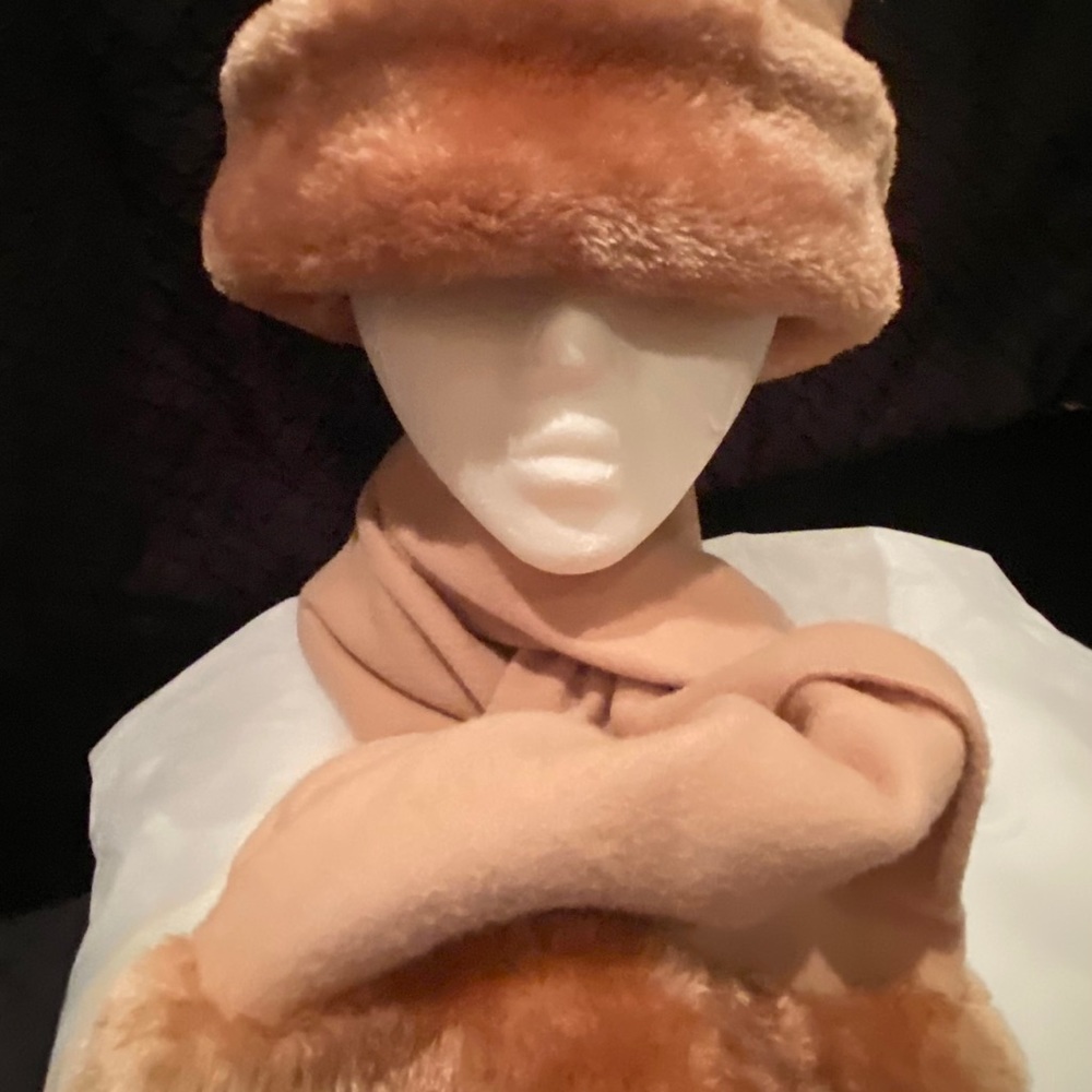 🥶☃️☃️NWT Women’s lightweight hats  & scarf set
